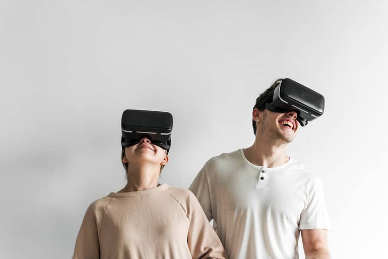 white-couple-experiencing-virtual-reality-with-vr-AJZC7DN.jpg